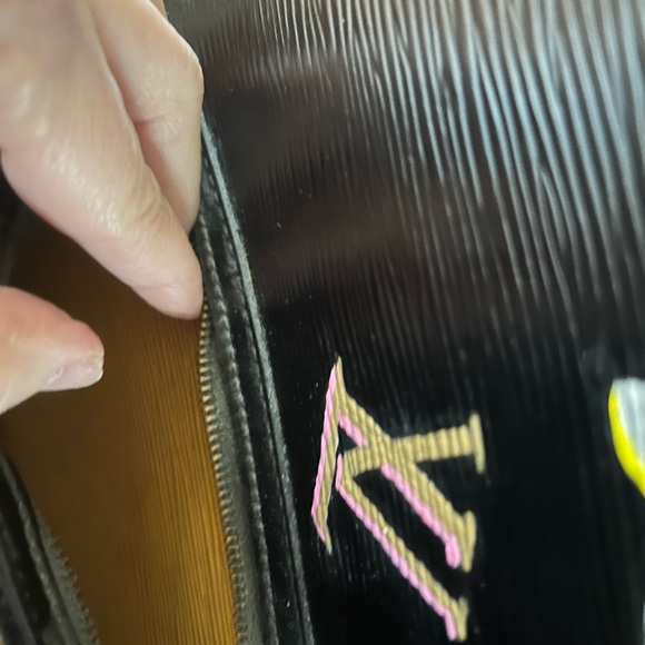 Louis Vuitto Epi Gobelins Backpack custom, painted with generic straps - Picture 10 of 17